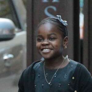 Les enfants de Madonna, Mercy James et David Banda posent pour les photographes a la sortie du centre de Kabbale a New York, le 23 novembre 2013