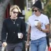 Exclusif - Kristen Stewart se promène avec sa compagne Alicia Cargile dans les rues de Los Feliz, le 20 août 2016