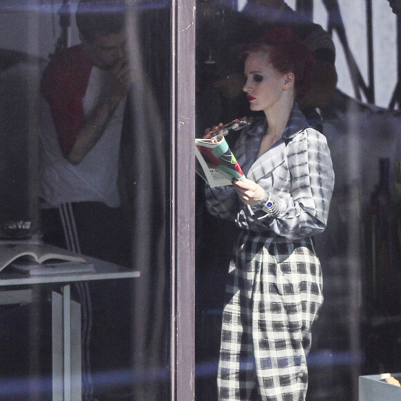 Exclusif - Jessica Chastain, les cheveux rouges, sur un tournage à Montréal le 10 août 2016. Elle tourne une scène du film "The Death and Life of John F. Donovan" de Xavier Dolan. 10/08/2016 - Montréal