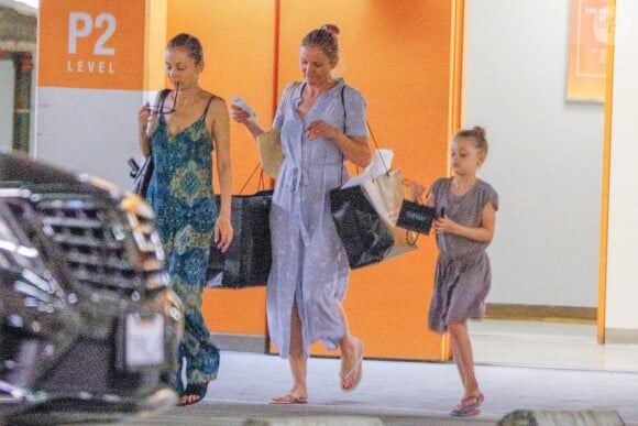 Cameron Diaz et Nicole Richie accompagnée de sa fille Harlow Madden font du shopping à Beverly Hills le 19 juin 2016.