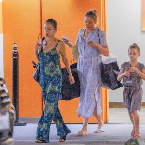 Cameron Diaz et Nicole Richie accompagnée de sa fille Harlow Madden font du shopping à Beverly Hills le 19 juin 2016.