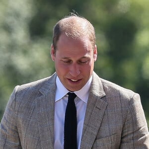 Le prince William et Kate Middleton, duc et duchesse de Cambridge, arrivent aux locaux de l'association Youthscape à Luton le 24 août 2016. Une journée de rentrée avec un accent mis sur la santé mentale, leur grande cause.