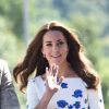 Le prince William et Kate Middleton, duc et duchesse de Cambridge, arrivent aux locaux de l'association Youthscape à Luton le 24 août 2016. Une journée de rentrée avec un accent mis sur la santé mentale, leur grande cause.