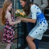 Kate Middleton, duchesse de Cambridge, lors de sa visite avec William à l'association Youthscape à Luton le 24 août 2016. Une journée de rentrée avec un accent mis sur la santé mentale, leur grande cause.