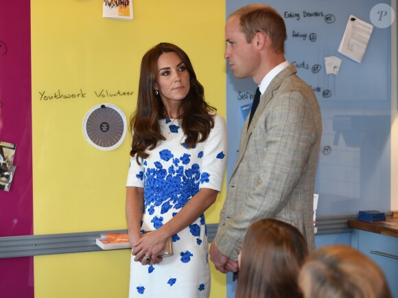 Le prince William et Kate Middleton, duc et duchesse de Cambridge, lors de leur visite dans les locaux de l'association Youthscape à Luton le 24 août 2016. Une journée de rentrée avec un accent mis sur la santé mentale, leur grande cause.