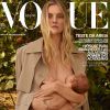 Caroline Trentini et son fils Benoah en couverture du magazine Vogue Brasil. Numéro de septembre 2016.