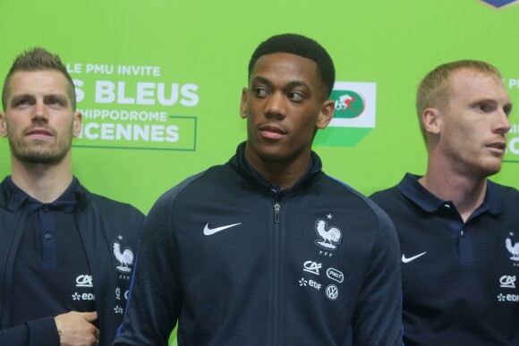 Morgan Schneiderlin, Anthony Martial et Jérémy Mathieu - Sortie en public pour l'équipe de France de football à l'hippodrome de Vincennes le 27 mai 2016. © CVS/Bestimage