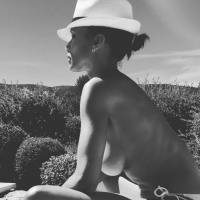 Sonia Rolland : En bikini ou topless, une maman sublime au bord de l'eau
