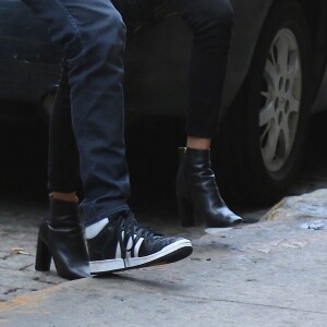 Taylor Swift et son petit-ami Calvin Harris sortent d'un restaurant à New York, le 28 mai 2015.