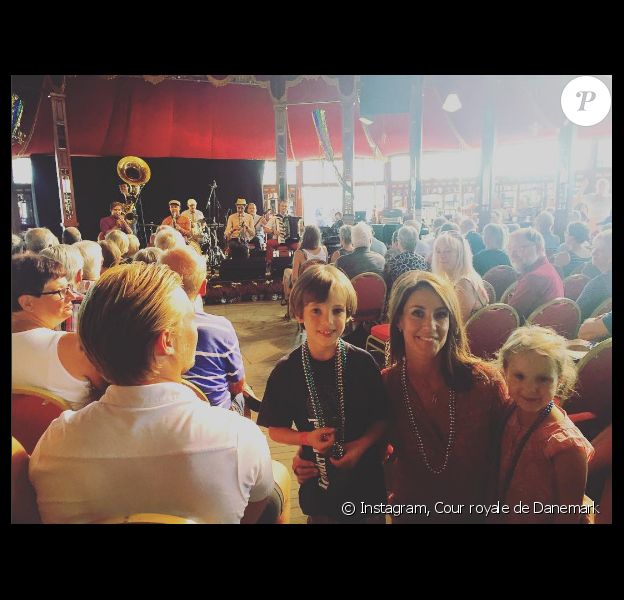 La princesse Marie de Danemark avec le prince Henrik et la princesse Athena au Festival de Tønder le 27 août 2016. Photo Instagram de la cour royale danoise.