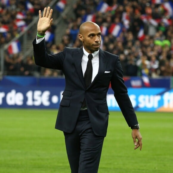 Thierry Henry lors de l'hommage des anciens Bleus vainqueurs de la Coupe du monde 1998 au match amical France - Brésil au Stade de France à Saint-Denis le 26 mars 2015.