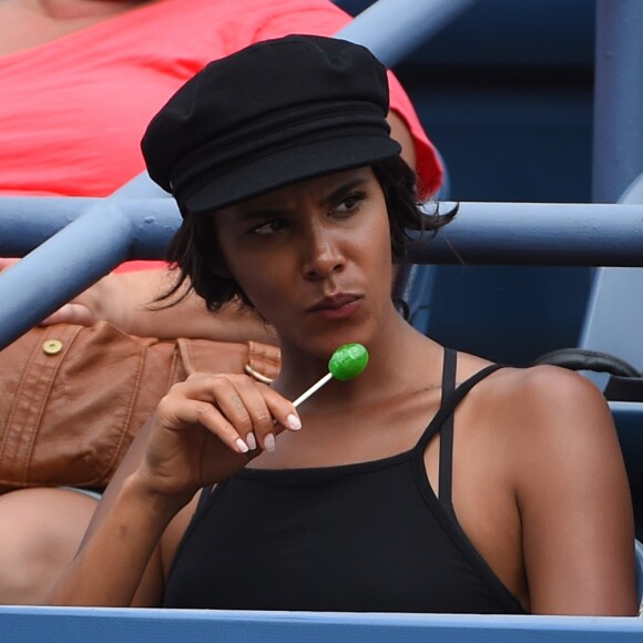 Shy'm en tribunes à Flushing Meadows le 31 août 2016 lors du deuxième tour de Benoît Paire à l'US Open, à New York. Le Français a été battu en quatre sets par Marcos Baghdatis.