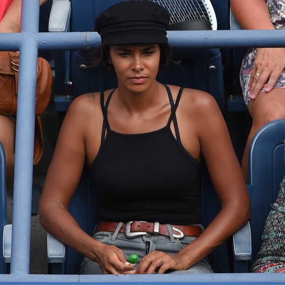 Shy'm en tribunes à Flushing Meadows le 31 août 2016 lors du deuxième tour de Benoît Paire à l'US Open, à New York. Le Français a été battu en quatre sets par Marcos Baghdatis.