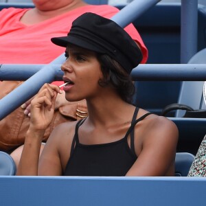 Shy'm en tribunes à Flushing Meadows le 31 août 2016 lors du deuxième tour de Benoît Paire à l'US Open, à New York. Le Français a été battu en quatre sets par Marcos Baghdatis.