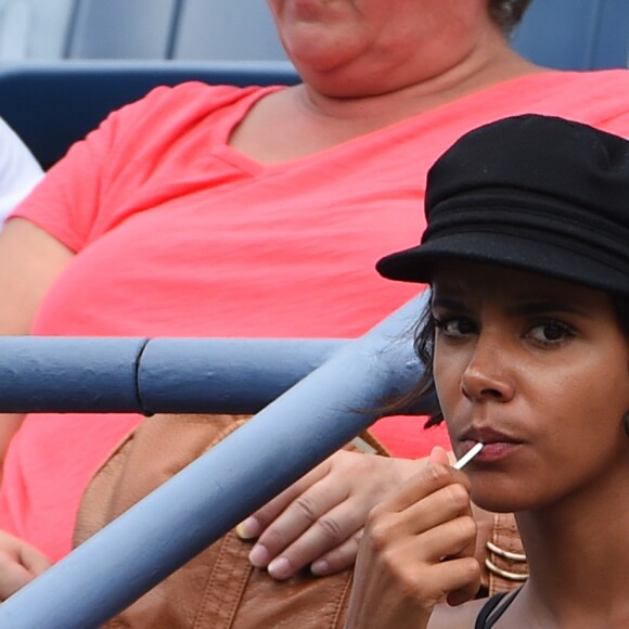 Shy'm en tribunes à Flushing Meadows le 31 août 2016 lors du deuxième tour de Benoît Paire à l'US Open, à New York. Le Français a été battu en quatre sets par Marcos Baghdatis.