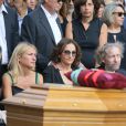 Nathalie Rykiel (fille de Sonia Rykiel) ses filles Lola, Tatiana et Salomé Burstein, son frère Jean-Philippe Rykiel lors des obsèques de Sonia Rykiel au cimetière de Montparnasse à Paris, le 1er septembre 2016.
