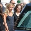 Nathalie Rykiel (fille de Sonia Rykiel) et sa fille Lola lors des obsèques de Sonia Rykiel au cimetière de Montparnasse à Paris, le 1er septembre 2016. 