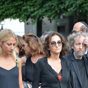 Nathalie Rykiel (fille de Sonia Rykiel) sa fille Lola et son frère Jean-Philippe Rykiel lors des obsèques de Sonia Rykiel au cimetière de Montparnasse à Paris, le 1er septembre 2016.