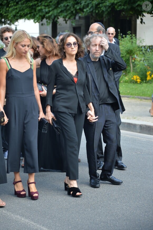 Nathalie Rykiel (fille de Sonia Rykiel) sa fille Lola et son frère Jean-Philippe Rykiel lors des obsèques de Sonia Rykiel au cimetière de Montparnasse à Paris, le 1er septembre 2016.