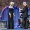 Le roi Carl XVI Gustaf de Suède a remis, en présence de son épouse la reine Silvia, le prix Stockholm Water Prize 2016 au professeur Joan Rose à la mairie de Stockholm le 31 août 2016.