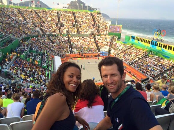 Grégory Bourdy et sa compagne Annabelle Savignan, photo Facebook le 22 août 2016, spectateurs du tournoi de beach volley des Jeux olympiques de Rio de Janeiro. Le couple a prévu de célébrer son mariage en septembre 2016.