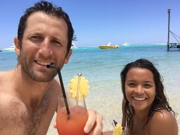 Grégory Bourdy et sa compagne Annabelle Savignan en vacances à l'Île Maurice en décembre 2015, photo Twitter. Le couple a prévu de célébrer son mariage en septembre 2016.