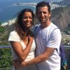 Grégory Bourdy et sa compagne Annabelle Savignan en haut du pain de sucre à Rio de Janeiro en août 2016, photo Twitter. Le couple a prévu de célébrer son mariage en septembre 2016.