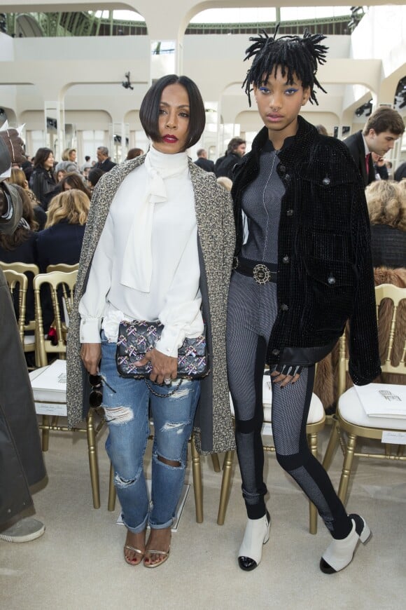 Jada Pinkett Smith et sa fille Willow Smith au défilé de mode Chanel collection prêt-à-porter Automne Hiver 2016/2017 au Grand Palais, lors de la fashion week à Paris, le 8 mars 2016. © Olivier Borde/Bestimage P