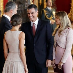 Le premier ministre Pedro Sanchez et sa femme Begoña Gomez - Réception au palais de la Zarzuela avec le roi Felipe VI d'Espagne et la reine Letizia le jour de le fête Nationale à Madrid le 12 octobre 2018.  Spanish Kings Felipe VI and Letizia Ortiz with Jaime Alfonsin attending a reception at Royal Palace during the known as Dia de la Hispanidad, Spain's National Day, in Madrid, on Friday 12nd October, 201812/10/2018 - Madrid
