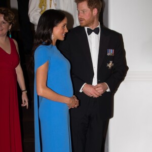 Le prince Harry, duc de Sussex, et Meghan Markle, duchesse de Sussex (enceinte) arrivent au dîner d'Etat donné en leur honneur à Suva, Îles Fidji le 23 octobre 2018.  23 October 2018. Meghan, Duchess of Sussex attends the State dinner on October 23, 2018 in Suva, Fiji. The Duke and Duchess of Sussex are on their official 16-day Autumn tour visiting cities in Australia, Fiji, Tonga and New Zealand23/10/2018 - Suva