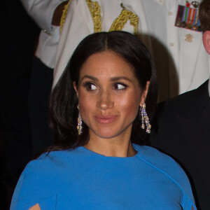 Le prince Harry, duc de Sussex, et Meghan Markle, duchesse de Sussex (enceinte) arrivent au dîner d'Etat donné en leur honneur à Suva, Îles Fidji le 23 octobre 2018.  23 October 2018. Meghan, Duchess of Sussex attends the State dinner on October 23, 2018 in Suva, Fiji. The Duke and Duchess of Sussex are on their official 16-day Autumn tour visiting cities in Australia, Fiji, Tonga and New Zealand23/10/2018 - Suva
