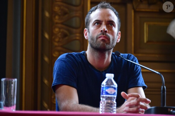 Benjamin Millepied lors de la conférence de presse à l'Opéra de Paris, le 4 février 2016, après l'annonce du chorégraphe Benjamin Millepied dans un communiqué de sa démission de la direction du ballet de l'Opéra de Paris.