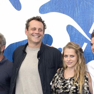 Hugo Weaving, Mel Gibson, Vince Vaughn, Teresa Palmer (enceinte), Andrew Garfield et Luke Bracey lors du photocall du film ''Hacksaw Ridge'' lors du 73e Festival du Film de Venise, la Mostra, le 4 septembre 2016.