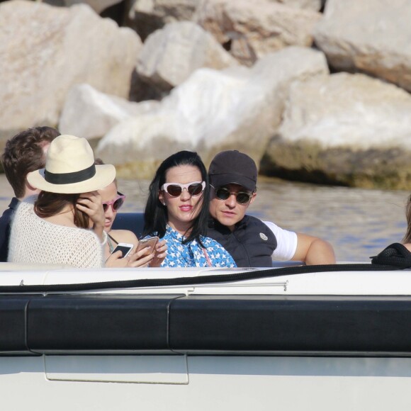 Katy Perry et Orlando Bloom font du bateau à St Jean Cap Ferrat, le 17 mai 2016