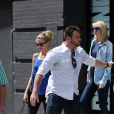 Taylor Swift et son amie Martha Hunt sortent de leur cours de gym entourées de gardes du corps à New York, le 31 août 2016