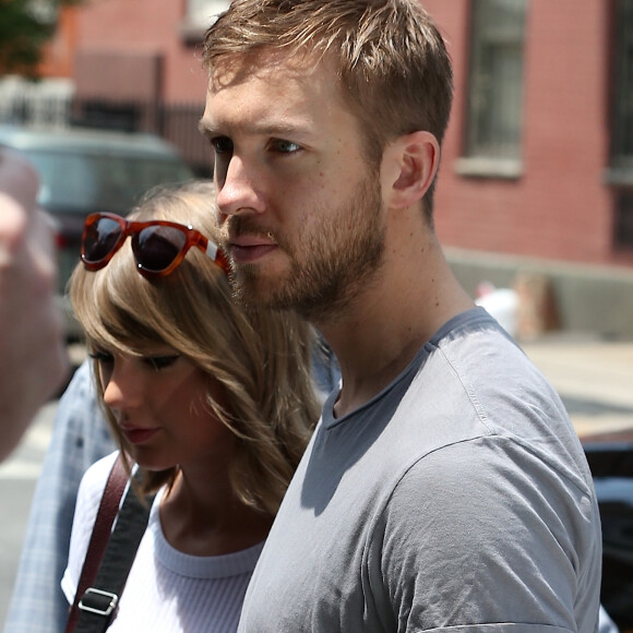 Taylor Swift et son petit-ami Calvin Harris sortent d'un restaurant à New York, le 28 mai 2015.