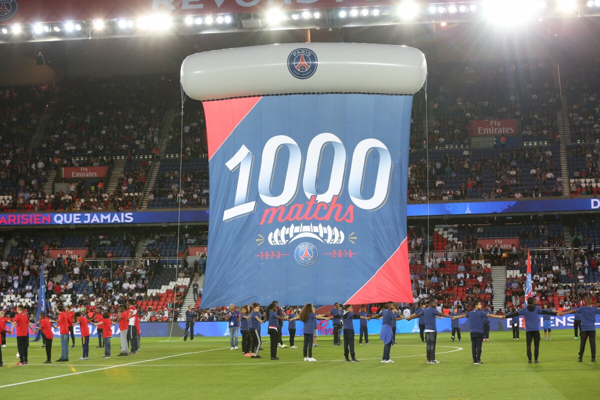 Photo : Le Paris Saint-Germain Fêtait Le 9 Septembre 2016 Son 1000e ...