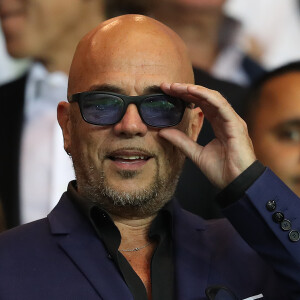 Pascal Obispo lors du match de Ligue 1 PSG - AS Saint-Etienne au Parc des Princes à Paris, le 9 septembre 2016. © Cyril Moreau/Bestimage