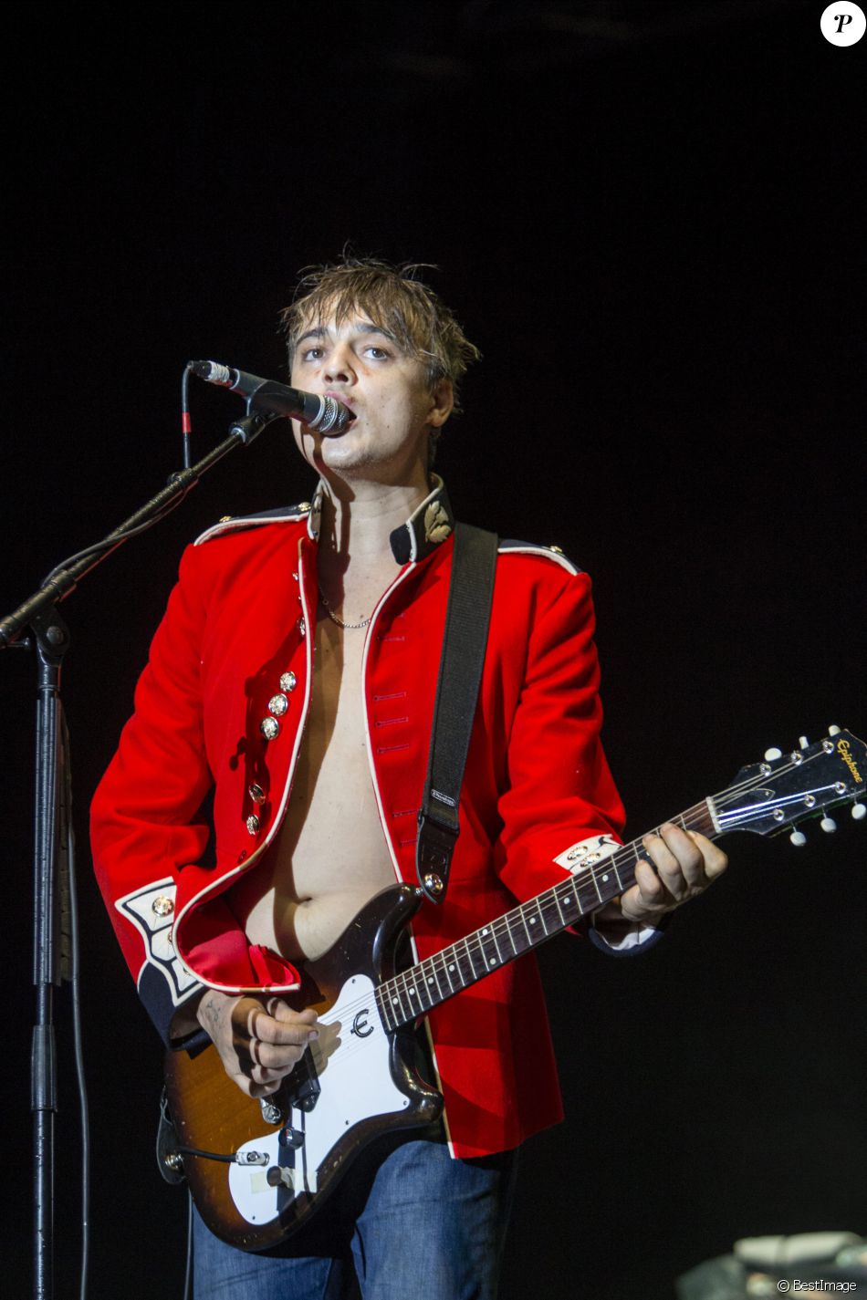 Pete Doherty, Du Groupe The Libertines En Concert Lors Du Festival ...