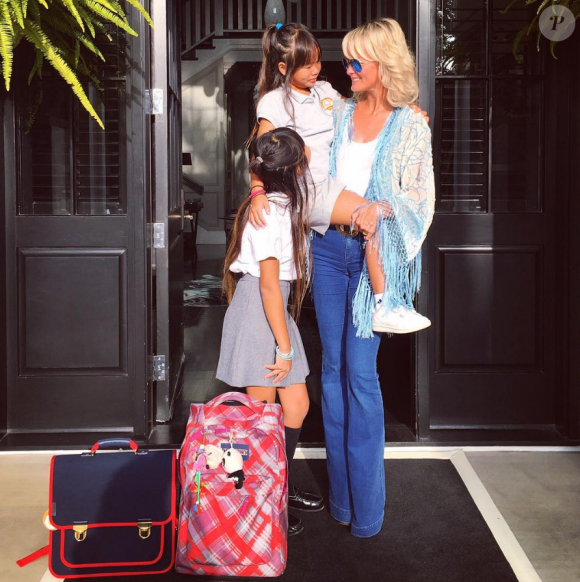 Laeticia Hallyday et ses filles, Jade et Joy. Après les vacances, l'heure de la rentrée a sonné. Le 9 septembre 2016.