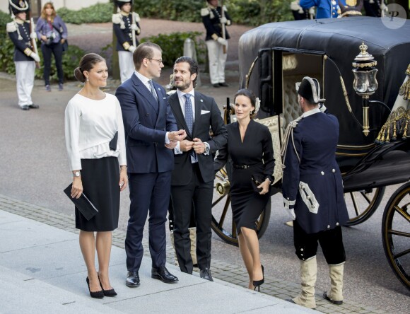 La princesse Victoria de Suède, le prince Daniel, le prince Carl Philip et la princesse Sofia arriavnt le 13 septembre 2016 à la cérémonie d'inauguration du Parlement pour l'exercice 2016-2017, au Riksdagshuset à Stockholm.