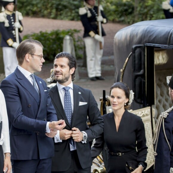 La princesse Victoria de Suède, le prince Daniel, le prince Carl Philip et la princesse Sofia arriavnt le 13 septembre 2016 à la cérémonie d'inauguration du Parlement pour l'exercice 2016-2017, au Riksdagshuset à Stockholm.