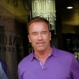 Arnold Schwarzenegger fait du shopping dans les rues de Beverly Hills, le 25 août 2016