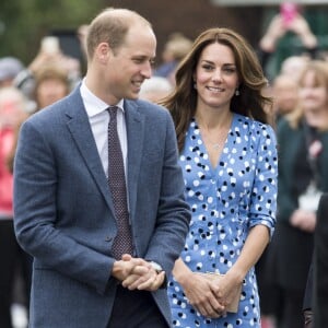 Kate Middleton et le prince William étaient en visite à la Stewards Academy à Harlow, dans l'Essex, le 16 september 2016 pour continuer de soutenir la campagne Heads Together en faveur du bien-être mental des jeunes.