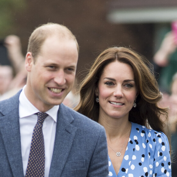 Kate Middleton et le prince William étaient en visite à la Stewards Academy à Harlow, dans l'Essex, le 16 september 2016 pour continuer de soutenir la campagne Heads Together en faveur du bien-être mental des jeunes.