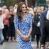Kate Middleton, superbe en robe Altuzarra, et le prince William étaient en visite à la Stewards Academy à Harlow, dans l'Essex, le 16 september 2016 pour continuer de soutenir la campagne Heads Together en faveur du bien-être mental des jeunes.