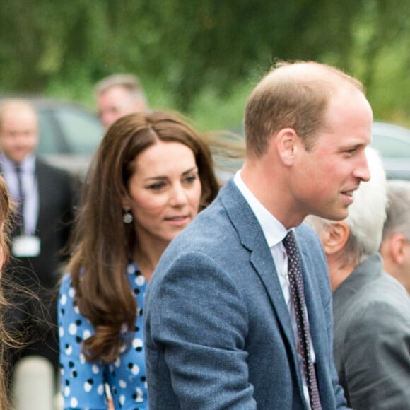 Kate Middleton et le prince William étaient en visite à la Stewards Academy à Harlow, dans l'Essex, le 16 september 2016 pour continuer de soutenir la campagne Heads Together en faveur du bien-être mental des jeunes.