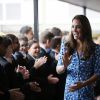 Kate Middleton, superbe en robe Altuzarra, et le prince William étaient en visite à la Stewards Academy à Harlow, dans l'Essex, le 16 september 2016 pour continuer de soutenir la campagne Heads Together en faveur du bien-être mental des jeunes.