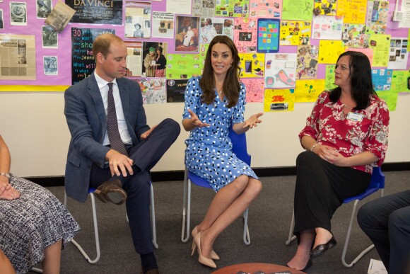 Kate Middleton et le prince William lors d'une réunion au cours de leur visite à la Stewards Academy à Harlow, dans l'Essex, le 16 september 2016 pour continuer de soutenir la campagne Heads Together en faveur du bien-être mental des jeunes.