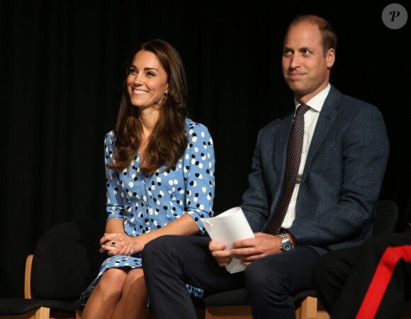 Kate Middleton et le prince William lors de leur visite à la Stewards Academy à Harlow, dans l'Essex, le 16 september 2016 pour continuer de soutenir la campagne Heads Together en faveur du bien-être mental des jeunes.